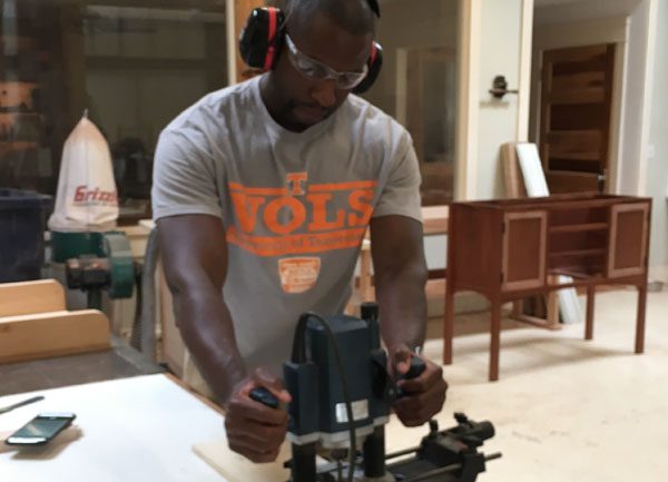 about_4 learn to use a router, African American woodworker, learn the basics