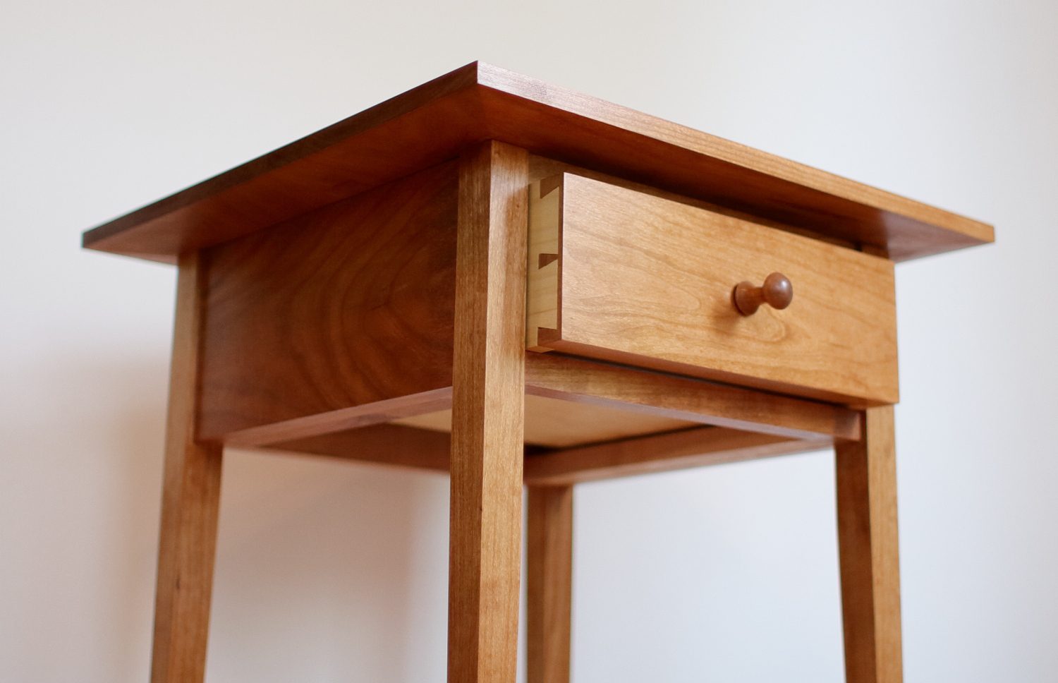 shaker dovetail drawer, table with drawer